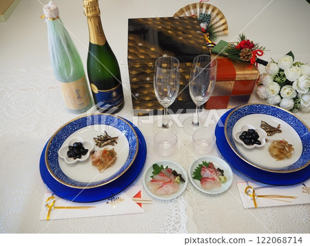 2025, wife's home-cooked meals, osechi, New Year's Day, family get-togethers, returning home, Japanese traditions, happy family 122068714