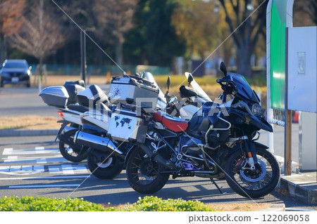 Parked motorcycle 122069058