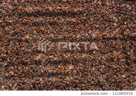 Coarse ground coffee texture with dark brown granules and shimmering highlights Coarse ground coffee texture with dark brown granules and shimmering highlights 122069358