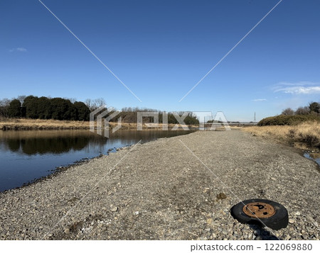 Tires abandoned on the riverbank 4 122069880