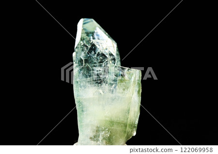 Green apophyllite / apophyllite 122069958