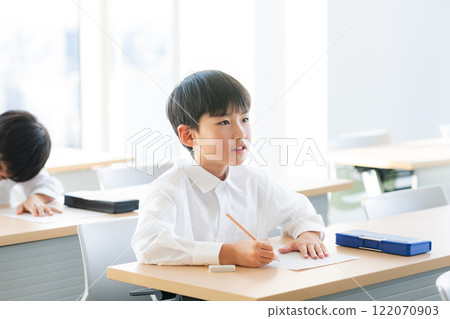 孩子們參加考試 孩子們參加考試 122070903