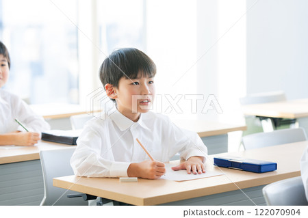 孩子們參加考試 122070904