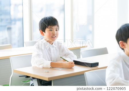 孩子們參加考試 122070905