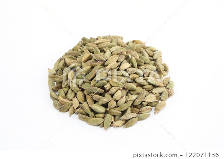 cardamom 122071136