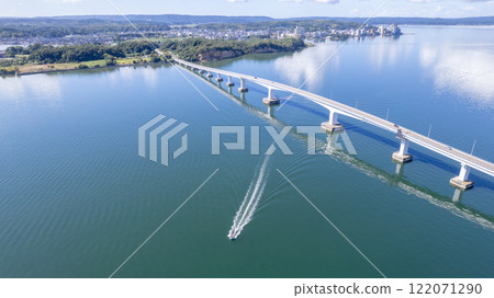 無人機 | 2020 年能登半島地震後,橫跨七尾灣、連接和倉溫泉和能登島的能登島大橋鳥瞰圖 無人機 | 2020 年能登半島地震後,橫跨七尾灣、連接和倉溫泉和能登島的能登島大橋鳥瞰圖 122071290