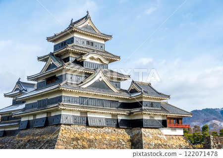 Matsumoto Castle in winter covered in snow in Matsumoto City, Nagano Prefecture 122071478