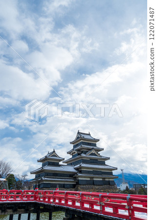 Matsumoto Castle in winter covered in snow in Matsumoto City, Nagano Prefecture 122071487