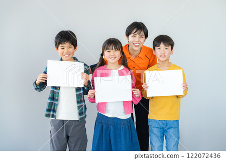 Children learning English 122072436