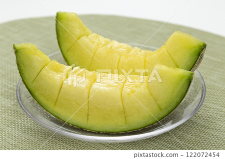 Melon with cuts 122072454