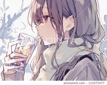 在咖啡館喝冰茶的女人 122072977