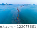 Tourists crossing Jindo-gun's miracle Sea Road revealed by low tide 122073661