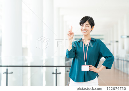 Business woman working in the office 122074730