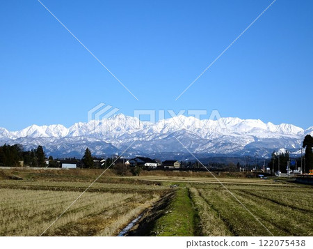 從鄉村欣賞北阿爾卑斯山的壯麗全景 122075438