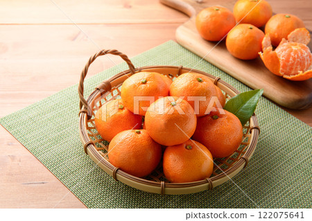 Mandarin oranges (January 2025) 122075641