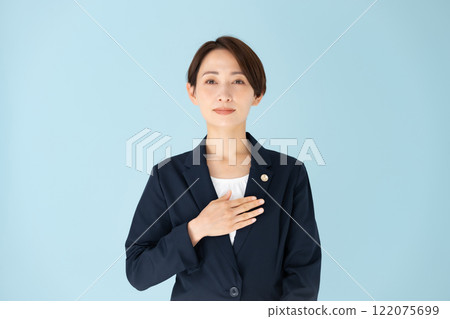 Female lawyer, leave it to us 122075699