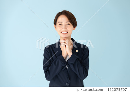 Female lawyer, leave it to us 122075707