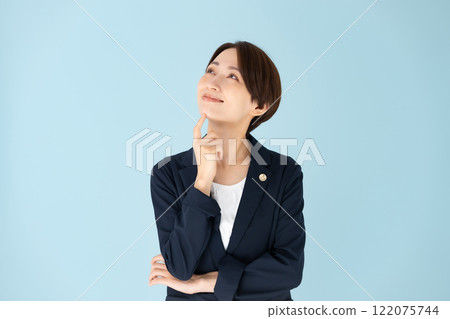 女律師擔憂的笑容 122075744