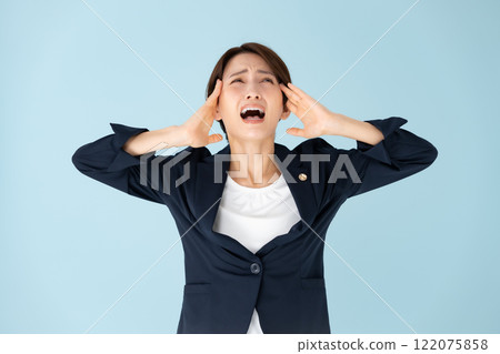 Female lawyer headache 122075858
