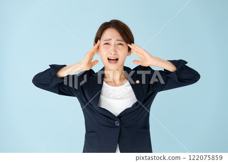 Female lawyer headache 122075859