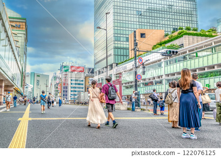 東京新宿站新宿區的都市風景 東京新宿站新宿區的都市風景 122076125