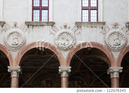 Arcade in castello Buonconsiglio, Trento 122076345
