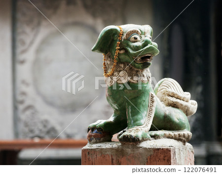 Chinese lion at the entrance of a temple 122076491