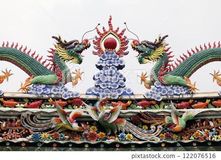 Dragons on a temple roof Dragons on a temple roof 122076516