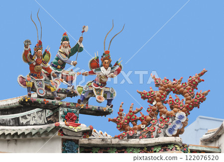 Warriors on a temple roof Warriors on a temple roof 122076520