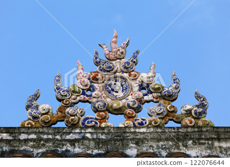 Decoration on a temple roof in Vietnam Decoration on a temple roof in Vietnam 122076644