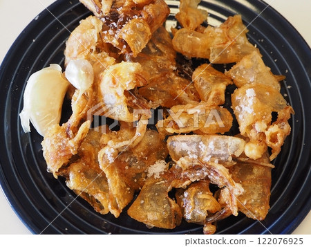 Crispy fried shrimp, my wife's homemade cooking, dinner at home, happy family Crispy fried shrimp, my wife's homemade cooking, dinner at home, happy family 122076925