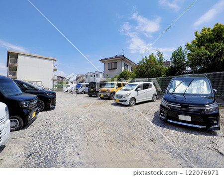 未鋪砌的停車場 122076971