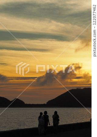 Zamami dyed in the sunset: Okinawa evening scenery 122077462