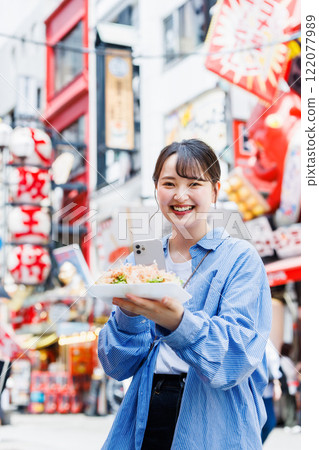 Photographing the famous takoyaki in Dotonbori, Osaka with a smartphone 122077989