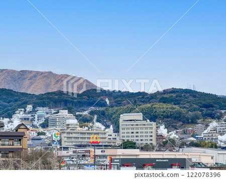 別府溫泉蒸氣、市區和山脈 122078396