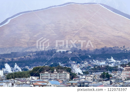 別府溫泉蒸氣、市區和山脈 122078397