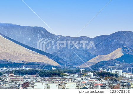 別府溫泉蒸氣、市區和山脈 122078398