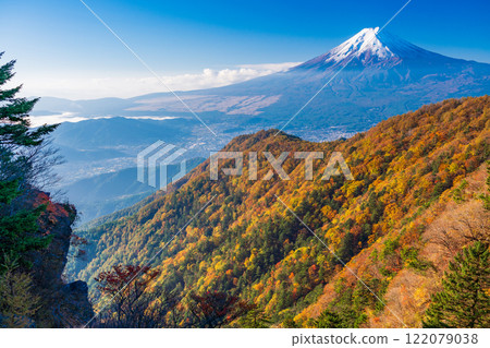 [山梨縣] 從光峠山眺望白雪皚皚的富士山 122079038