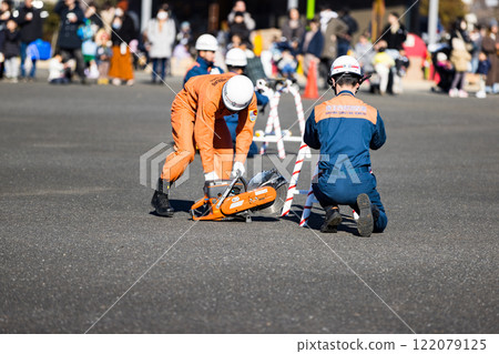 Sayama City Fire Department New Year's Parade: Basic Rescue Training 122079125