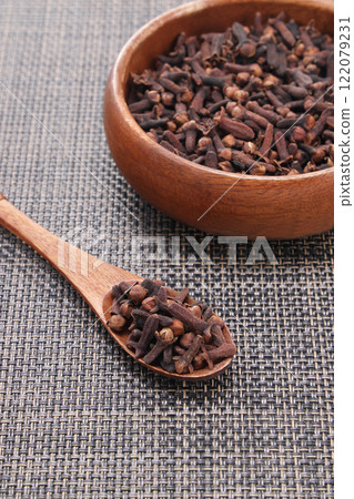 Clove 122079231