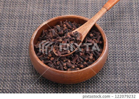 Clove 122079232
