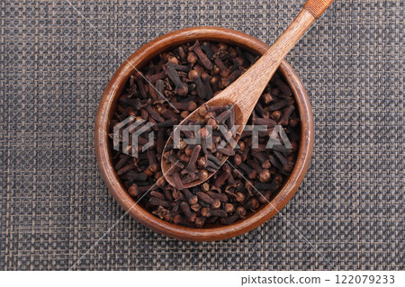 Clove 122079233