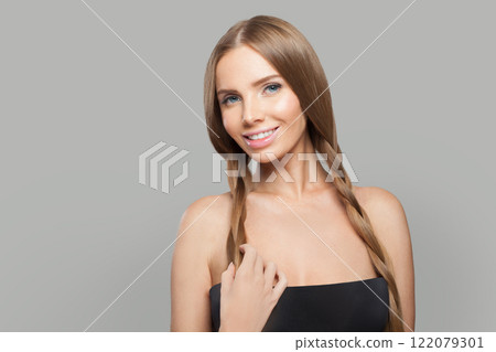 Gorgeous brunette woman looking at cemera, fashion beauty portrait.  122079301