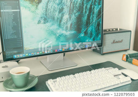 Creator desk image 122079503