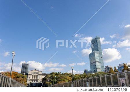 大阪市立美術館和天王寺公園的阿倍野 Harukas（2024 年 12 月拍攝） 122079896