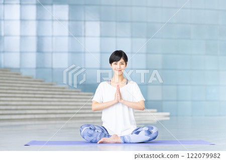 yoga     122079982