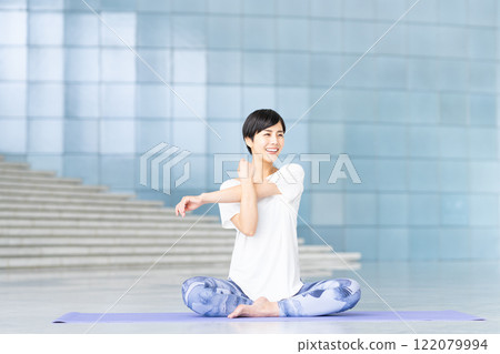 yoga yoga 122079994