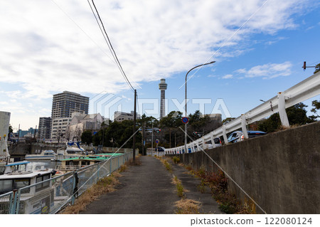 [Yokohama] Marine Tower seen from near Yamashita Pier 122080124