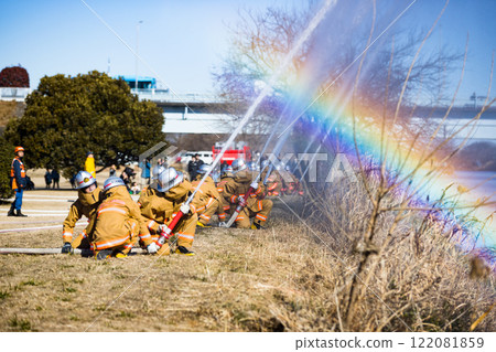 Sayama City Fire Department New Year's Parade: Simultaneous Water Discharge Training 122081859