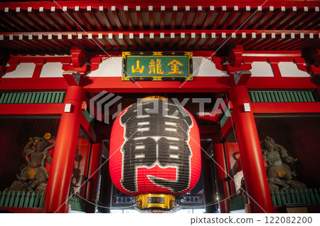 Asakusa: Illuminated Kaminarimon Gate 122082200